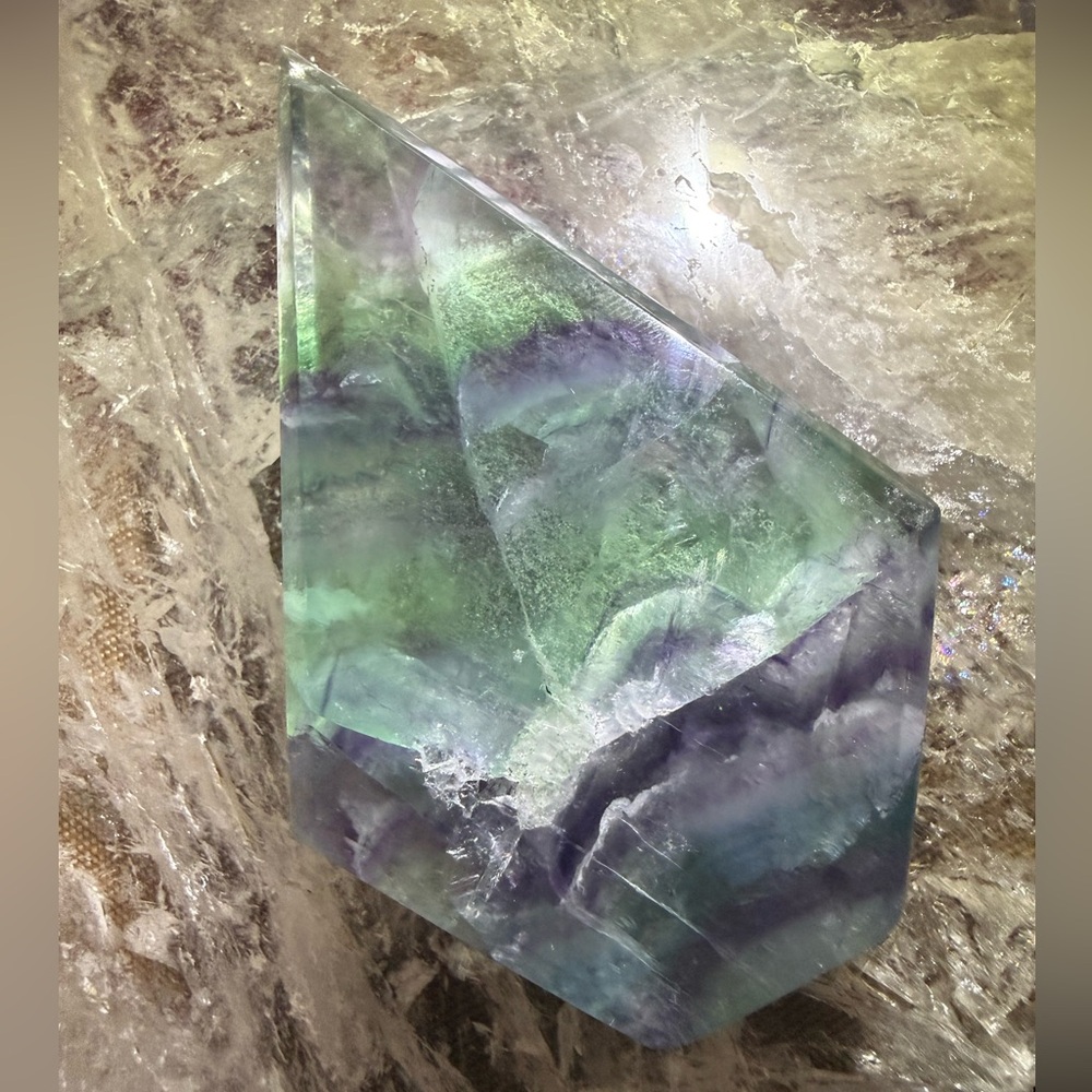 Fluorite Diamond - Picture 7 of 8
